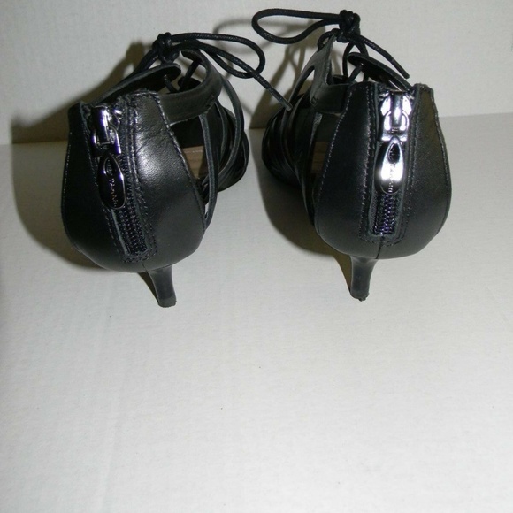 Tahari Black Leather Lace Up Heel Size 6.5 - Picture 4 of 5